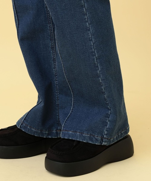 LEPSIM（レプシィム）の「【産前・産後対応】マタニティ／裏起毛デニムフレアパンツ　625611（マタニティウェア/グッズ・レディース・ライトブルー/ブルー・FREE）」の14枚目の写真