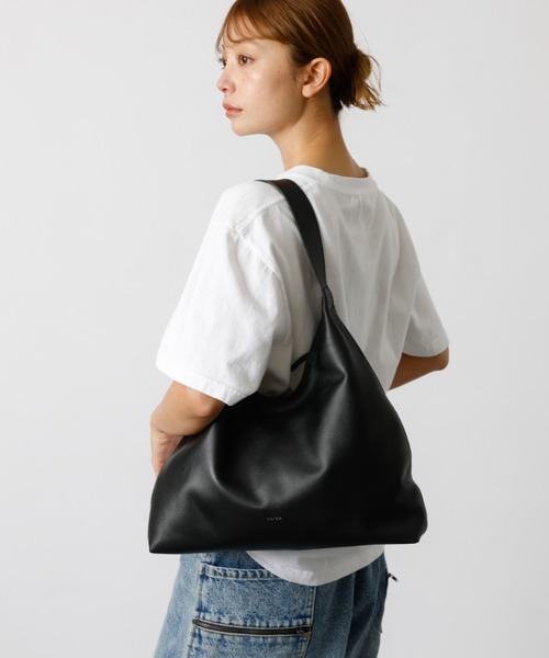 YArKA(ヤーカ)の「【YArKA/ヤーカ】ワンハンドルデザインビッグバッグ / 本革 / レザー / ブラック【WEB限定】(トートバッグ・レディース・ブラック・フリー)」の3枚目の写真