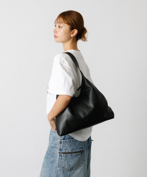 YArKA(ヤーカ)の「【YArKA/ヤーカ】ワンハンドルデザインビッグバッグ / 本革 / レザー / ブラック【WEB限定】(トートバッグ・レディース・ブラック・フリー)」の5枚目の写真