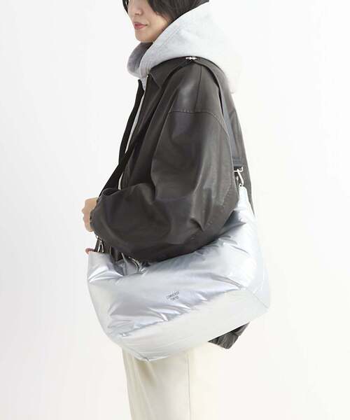 CONVERSE TOKYO(コンバーストウキョウ)の「PADDED 2WAY TOTE BAG(ショルダーバッグ・レディース・シルバー・FREE)」の2枚目の写真