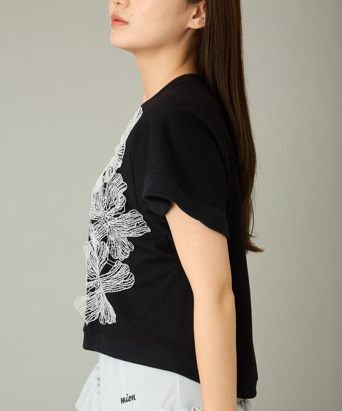 AVIE（アビィ）の「【mien】フラワーモチーフTee（Tシャツ/カットソー・レディース・ブラック・38）」の5枚目の写真