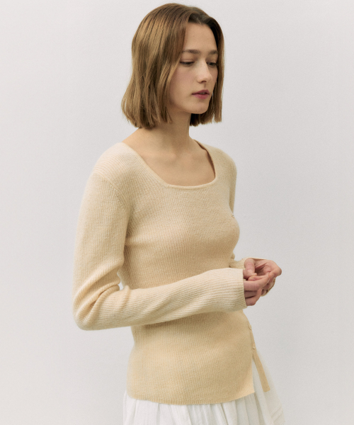ROLAROLA(ロラロラ)の「MOHAIR BLENDED BUTTON KNIT IVORY(ニット/セーター・レディース・アイボリー・FREE)」の2枚目の写真