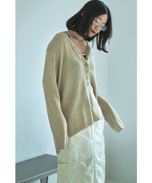 marjour（マージュール）の「NUANCE OVERSIZED HENRY KNIT（ニット/セーター・レディース・グレー/ベージュ・M）」の17枚目の写真