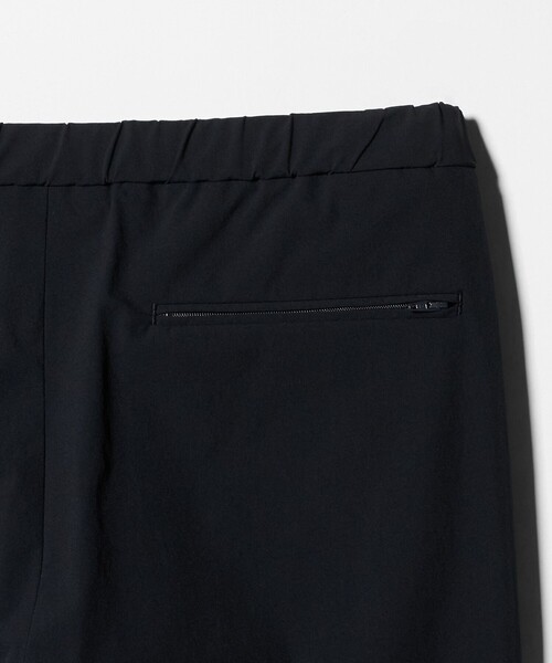 UNITED ARROWS（ユナイテッドアローズ）の「ウェザーコンフォート 2プリーツ バルーン テーパード イージーパンツ 撥水 ストレッチ（その他パンツ・メンズ・ネイビー・L/M/S/XL）」の11枚目の写真