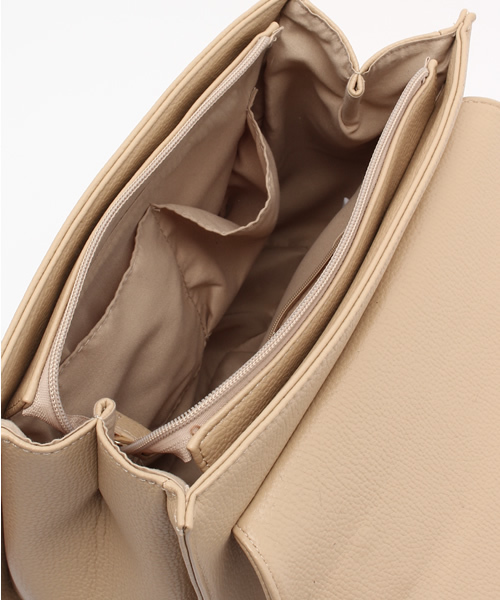 mystic（ミスティック）の「【mystic】フラップ2WAYBAG（トートバッグ・レディース・キャメル/ベージュ/ブラック・ﾌﾘ-）」の4枚目の写真