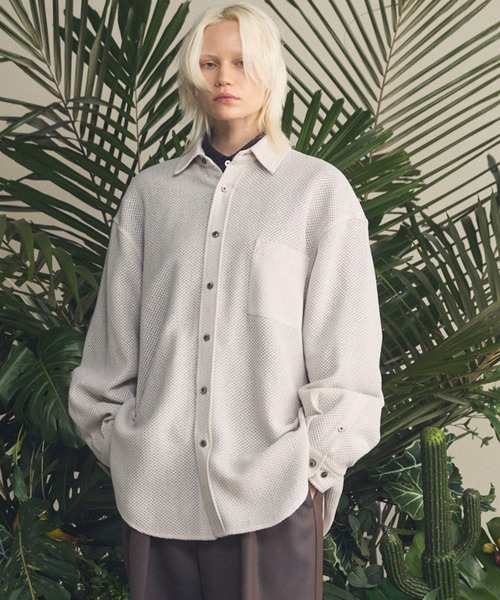 MAISON SPECIAL（メゾンスペシャル）の「《UNISEX》Gima Mesh Russell Maxi Regular Collar Shirts Coat/ギマメッシュラッセルプライムオーバーシャツコート【MAISON SPECIAL/メゾンスペシャル】（シャツ/ブラウス・メンズ・サックスブルー/グレイッシュベージュ/ブラック・2/1/0）」の2枚目の写真