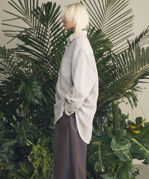 MAISON SPECIAL（メゾンスペシャル）の「《UNISEX》Gima Mesh Russell Maxi Regular Collar Shirts Coat/ギマメッシュラッセルプライムオーバーシャツコート【MAISON SPECIAL/メゾンスペシャル】（シャツ/ブラウス・メンズ・サックスブルー/グレイッシュベージュ/ブラック・2/1/0）」の13枚目の写真