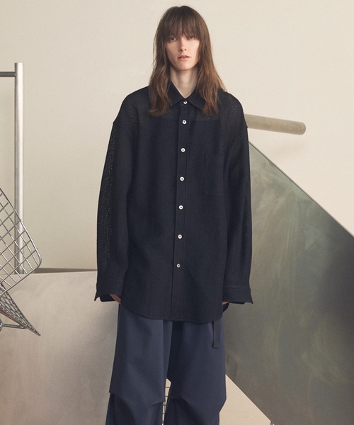 MAISON SPECIAL（メゾンスペシャル）の「《UNISEX》Gima Mesh Russell Maxi Regular Collar Shirts Coat/ギマメッシュラッセルプライムオーバーシャツコート【MAISON SPECIAL/メゾンスペシャル】（シャツ/ブラウス・メンズ・サックスブルー/グレイッシュベージュ/ブラック・2/1/0）」の9枚目の写真