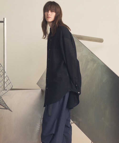 MAISON SPECIAL（メゾンスペシャル）の「《UNISEX》Gima Mesh Russell Maxi Regular Collar Shirts Coat/ギマメッシュラッセルプライムオーバーシャツコート【MAISON SPECIAL/メゾンスペシャル】（シャツ/ブラウス・メンズ・サックスブルー/グレイッシュベージュ/ブラック・2/1/0）」の10枚目の写真