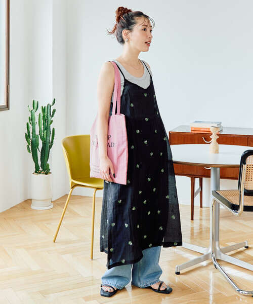 FREAK'S STORE（フリークスストア）の「限定展開　シアー 小花柄 刺繍 キャミワンピース（ワンピース・レディース・モカ/ブラック/ナチュラル・ﾌﾘ-）」の11枚目の写真