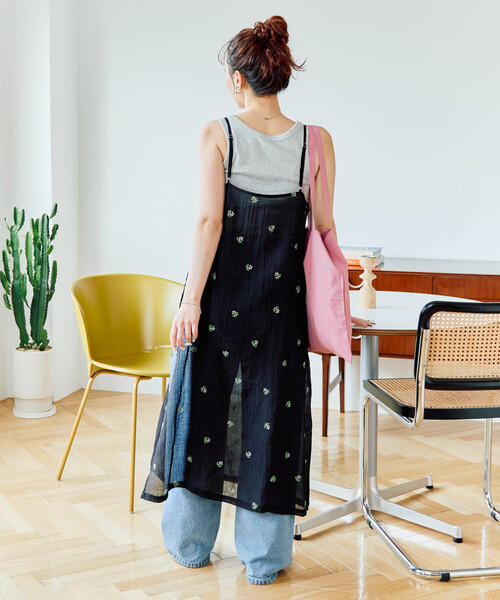 FREAK'S STORE（フリークスストア）の「限定展開　シアー 小花柄 刺繍 キャミワンピース（ワンピース・レディース・モカ/ブラック/ナチュラル・ﾌﾘ-）」の9枚目の写真