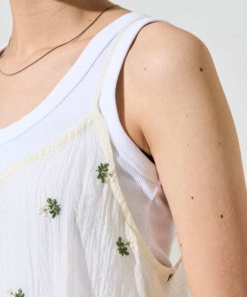 FREAK'S STORE（フリークスストア）の「限定展開　シアー 小花柄 刺繍 キャミワンピース（ワンピース・レディース・モカ/ブラック/ナチュラル・ﾌﾘ-）」の15枚目の写真