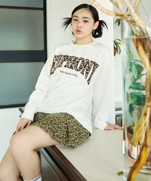 LOVETOXIC(ラブトキシック)の「【LTXC/綿100%】カレッジ柄ロゴ長袖T(Tシャツ/カットソー・キッズ・トップグレー/ホワイト系その他/オフホワイト/ブラック・L:160cm/S:140cm/130cm/M:150cm)」の2枚目の写真