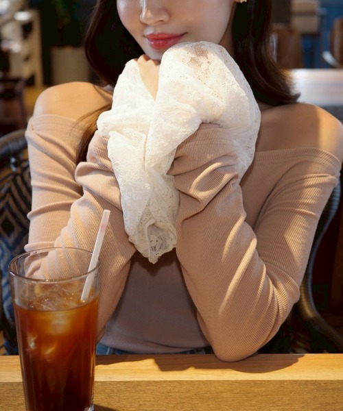 ACYM(アシーム)の「カフスリーブオフショルニット(ニット/セーター・レディース・チャコールグレー/アイボリー/ピンク・FREE)」の6枚目の写真