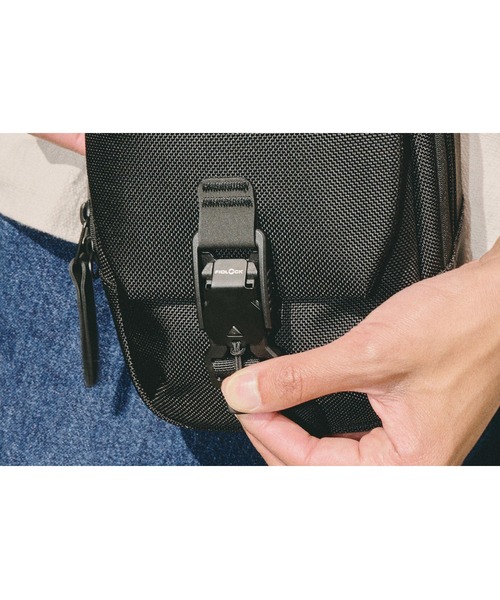 Aer（エアー）の「AER　Street Sling　/　AER-21075（ショルダーバッグ・メンズ・ブラック・FREE）」の18枚目の写真