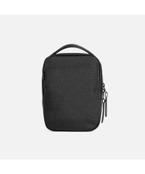 Aer（エアー）の「AER　Street Sling　/　AER-21075（ショルダーバッグ・メンズ・ブラック・FREE）」の4枚目の写真