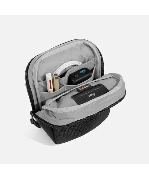 Aer（エアー）の「AER　Street Sling　/　AER-21075（ショルダーバッグ・メンズ・ブラック・FREE）」の7枚目の写真