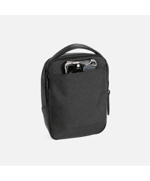 Aer（エアー）の「AER　Street Sling　/　AER-21075（ショルダーバッグ・メンズ・ブラック・FREE）」の9枚目の写真