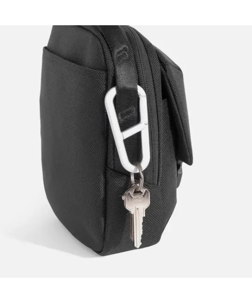 Aer（エアー）の「AER　Street Sling　/　AER-21075（ショルダーバッグ・メンズ・ブラック・FREE）」の10枚目の写真