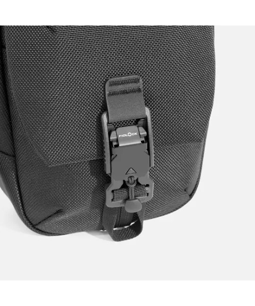 Aer（エアー）の「AER　Street Sling　/　AER-21075（ショルダーバッグ・メンズ・ブラック・FREE）」の12枚目の写真