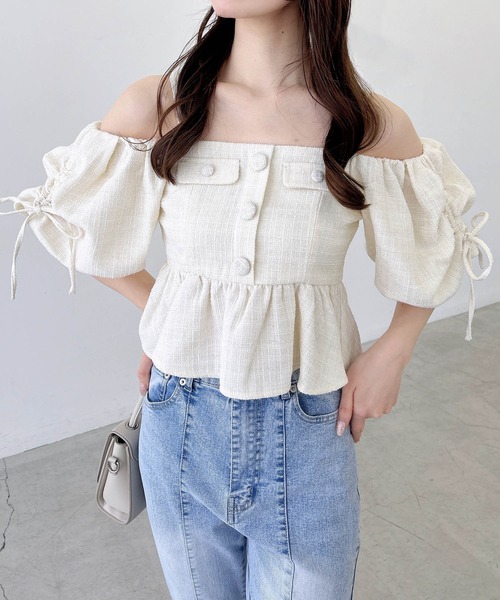 INGNI(イング)の「【WEB限定】ツイードペプラムオフショルブラウス(シャツ/ブラウス・レディース・ブラック/アイボリー/ピンク・M)」の2枚目の写真