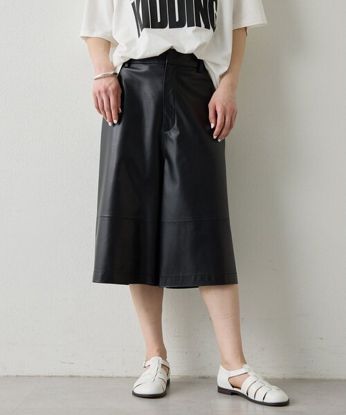 Whim Gazette（ウィムガゼット）の「レザーハーフパンツ（その他パンツ・レディース・ブラック・FREE）」の3枚目の写真