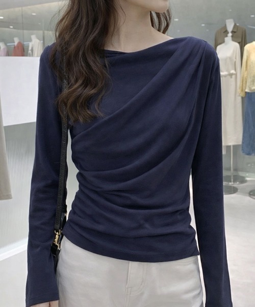 SallyLunn(サリーラン)の「アシンメトリードレープトップス(Tシャツ/カットソー・レディース・ベージュ/ネイビー/ブラック/ホワイト・LARGE/MEDIUM)」の4枚目の写真