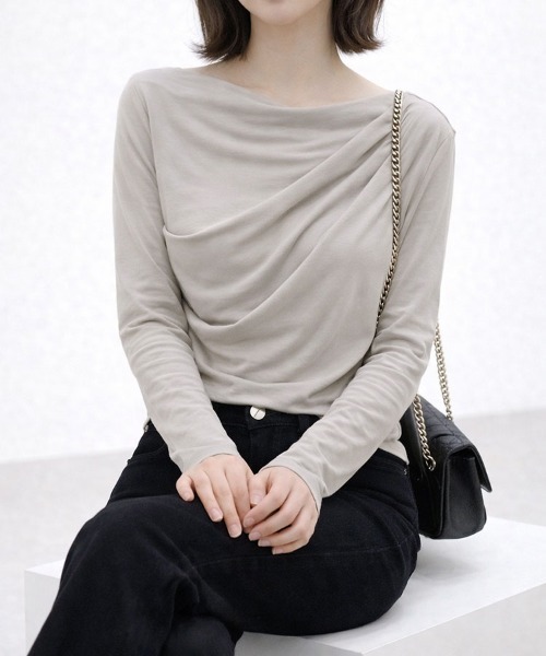 SallyLunn(サリーラン)の「アシンメトリードレープトップス(Tシャツ/カットソー・レディース・ベージュ/ネイビー/ブラック/ホワイト・LARGE/MEDIUM)」の9枚目の写真