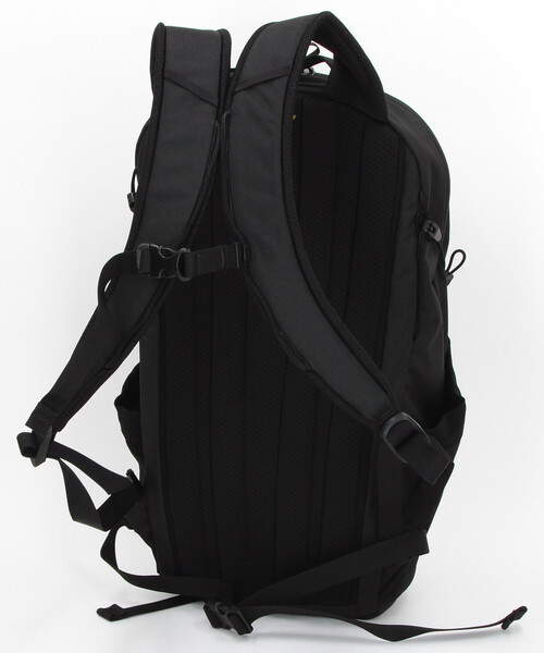 ARC'TERYX（アークテリクス）の「ARC'TERYX/アークテリクス Mantis 16 Backpack（バックパック/リュック・メンズ・ブラック/インディゴブルー・ONE SIZE）」の4枚目の写真