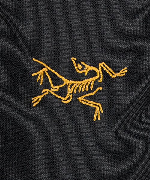 ARC'TERYX（アークテリクス）の「ARC'TERYX/アークテリクス Mantis 16 Backpack（バックパック/リュック・メンズ・ブラック/インディゴブルー・ONE SIZE）」の6枚目の写真