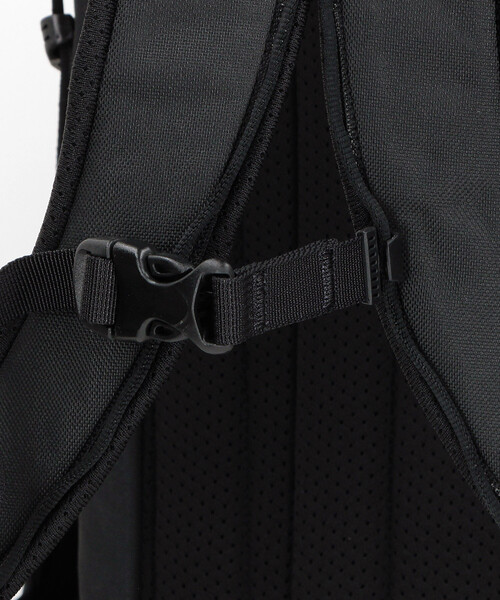 ARC'TERYX（アークテリクス）の「ARC'TERYX/アークテリクス Mantis 16 Backpack（バックパック/リュック・メンズ・ブラック/インディゴブルー・ONE SIZE）」の9枚目の写真
