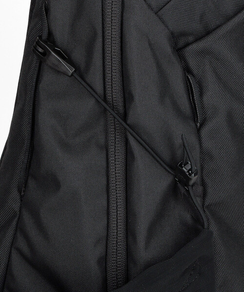 ARC'TERYX（アークテリクス）の「ARC'TERYX/アークテリクス Mantis 16 Backpack（バックパック/リュック・メンズ・ブラック/インディゴブルー・ONE SIZE）」の10枚目の写真