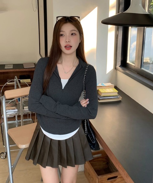 shopnikoniko(ショップニコニコ)の「レイヤード風 フィンガーホール付き ハーフジップロングTシャツ(Tシャツ/カットソー・レディース・ブラック/グレー・フリー)」の6枚目の写真