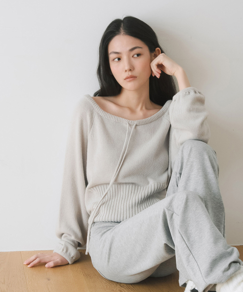 YEARNING(イヤニング)の「STRING OFFSHOULDER POCKET KNIT, LIGHT GREY(ニット/セーター・レディース・その他・FREE)」の5枚目の写真