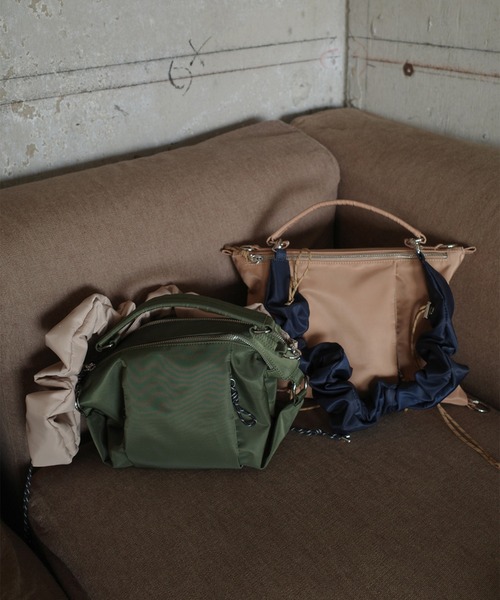 Ameri（アメリ）の「MEDI PUFFY TWIN FORM NYLON BAG（ショルダーバッグ・レディース・ベージュ/ブラック/カーキ・FREE）」の5枚目の写真