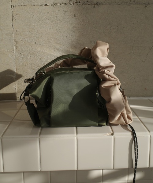 Ameri（アメリ）の「MEDI PUFFY TWIN FORM NYLON BAG（ショルダーバッグ・レディース・ベージュ/ブラック/カーキ・FREE）」の7枚目の写真