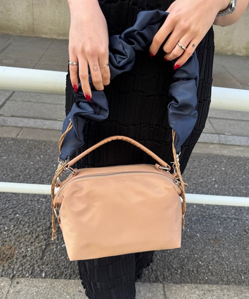 Ameri（アメリ）の「MEDI PUFFY TWIN FORM NYLON BAG（ショルダーバッグ・レディース・ベージュ/ブラック/カーキ・FREE）」の12枚目の写真