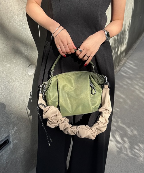 Ameri（アメリ）の「MEDI PUFFY TWIN FORM NYLON BAG（ショルダーバッグ・レディース・ベージュ/ブラック/カーキ・FREE）」の20枚目の写真