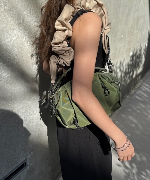 Ameri（アメリ）の「MEDI PUFFY TWIN FORM NYLON BAG（ショルダーバッグ・レディース・ベージュ/ブラック/カーキ・FREE）」の21枚目の写真