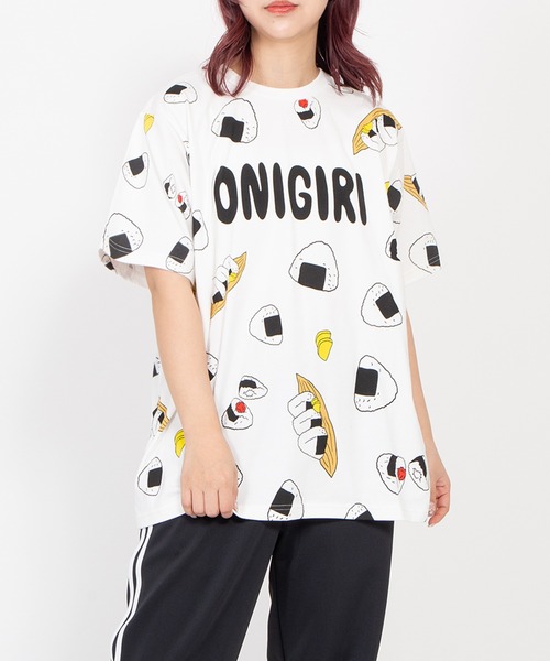 PUNYUS（プニュズ）の「【新サイズ】フード総柄Ｔシャツ(ONIGIRI)（Tシャツ/カットソー・レディース・ブラック・1/2/3/4/5）」の2枚目の写真