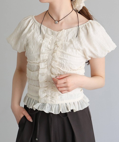 tiptop(ティップトップ)の「フリルシャーリングブラウス(シャツ/ブラウス・レディース・ブラック/アイボリー/ホワイト系その他/サックスブルー・FREE)」の2枚目の写真