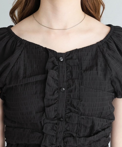tiptop(ティップトップ)の「フリルシャーリングブラウス(シャツ/ブラウス・レディース・ブラック/アイボリー/ホワイト系その他/サックスブルー・FREE)」の9枚目の写真