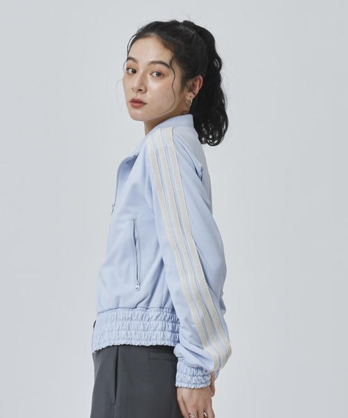 adidas(アディダス)の「【別注】アディダス adidas W SMOCKED TRACKTOP AP 限定コラボ(ジャージ・レディース・ブルー/オフホワイト/ブラック・M/L/XL/S)」の5枚目の写真