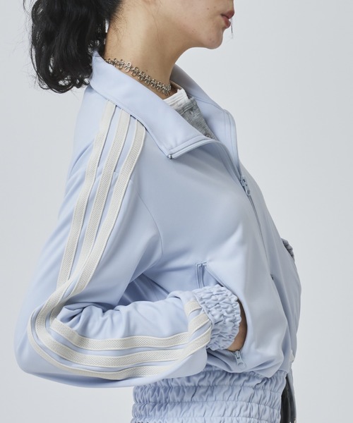 adidas(アディダス)の「【別注】アディダス adidas W SMOCKED TRACKTOP AP 限定コラボ(ジャージ・レディース・ブルー/オフホワイト/ブラック・M/L/XL/S)」の12枚目の写真