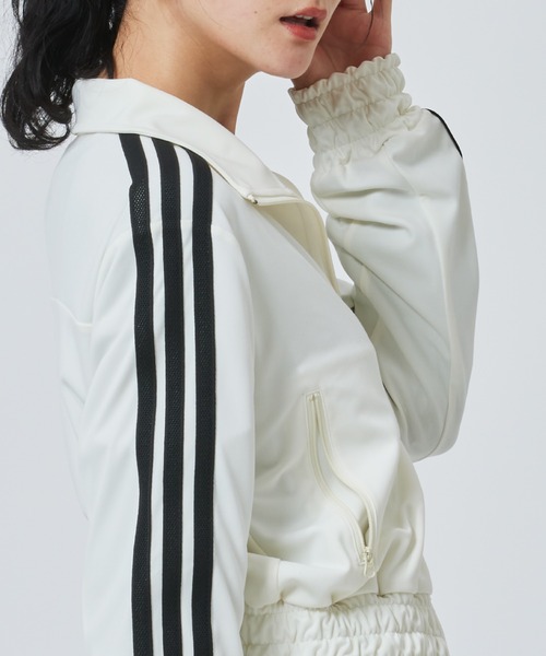 adidas(アディダス)の「【別注】アディダス adidas W SMOCKED TRACKTOP AP 限定コラボ(ジャージ・レディース・ブルー/オフホワイト/ブラック・M/L/XL/S)」の19枚目の写真