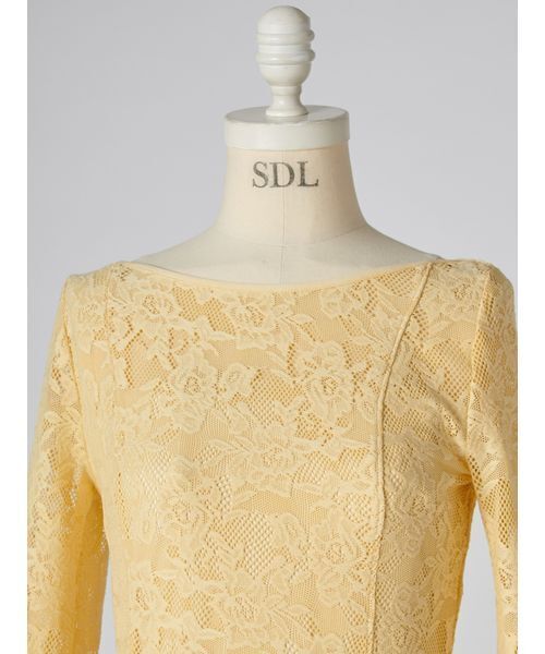 SNIDEL（スナイデル）の「カットレースワンピース（ワンピース・レディース・ダークネイビー/イエロー/オフホワイト・F）」の7枚目の写真