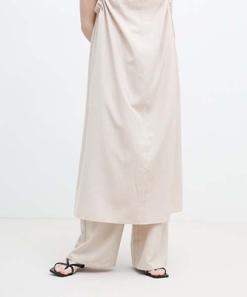 select MOCA(セレクトモカ)の「ウエストギャザーストレートリラックスパンツ【接触冷感/セットアップ対応】(その他パンツ・レディース・ベージュ/チャコールグレー・LARGE/MEDIUM)」の14枚目の写真