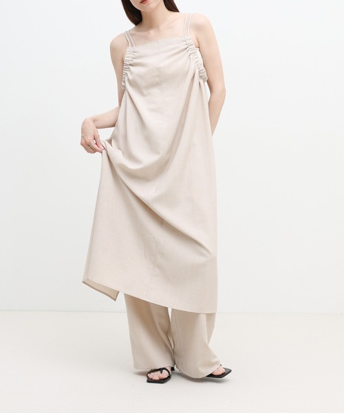 select MOCA(セレクトモカ)の「ウエストギャザーストレートリラックスパンツ【接触冷感/セットアップ対応】(その他パンツ・レディース・ベージュ/チャコールグレー・LARGE/MEDIUM)」の13枚目の写真