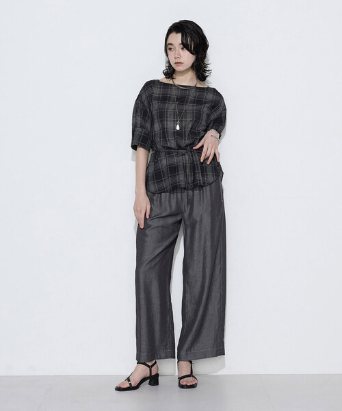Gabardine K.T（ギャバジンケーティー）の「オトナシャンブレー タックワイドパンツ（その他パンツ・レディース・ベージュ/ブラウン/ブラック・7号/9号/11号）」の4枚目の写真