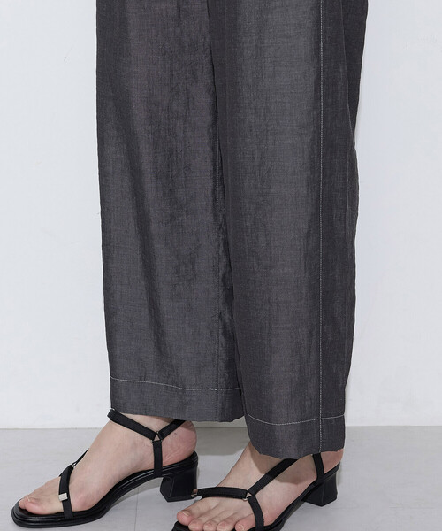 Gabardine K.T（ギャバジンケーティー）の「オトナシャンブレー タックワイドパンツ（その他パンツ・レディース・ベージュ/ブラウン/ブラック・7号/9号/11号）」の8枚目の写真